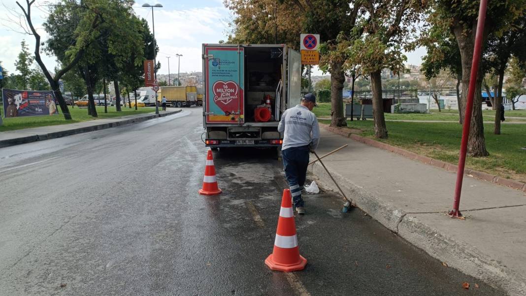 Kuvvetli yağış İstanbul'u vurdu, İBB görüntüleri paylaştı 19